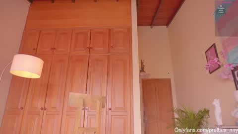 Snapshot of pretties_nay chatting on May 2026 04:04:02 PM Nayrobi online show from May 2026 04:04:02 PM
