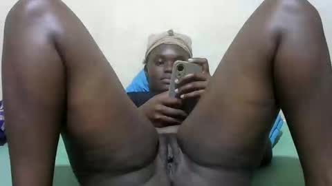 pretty_melan online show from March 2026 06:15:01 PM