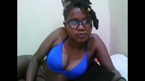 pretty_mellan online show from January 2025 07:32:01 AM