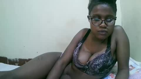 pretty_mellan online show from January 2025 06:20:02 PM