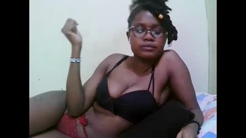pretty_mellan online show from January 2025 10:31:02 AM