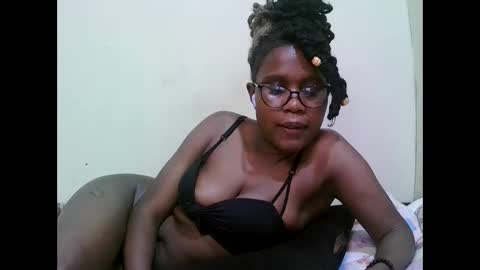 pretty_mellan online show from February 2025 02:24:01 PM