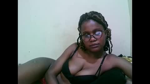 pretty_mellan online show from February 2025 08:53:01 PM