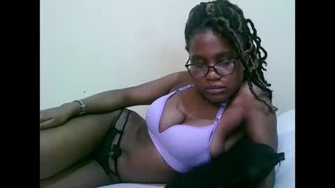 pretty_mellan online show from February 2025 04:47:02 PM