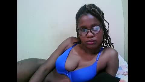 pretty_mellan online show from February 2025 10:44:02 AM