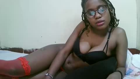 pretty_mellan online show from February 2025 12:41:01 AM