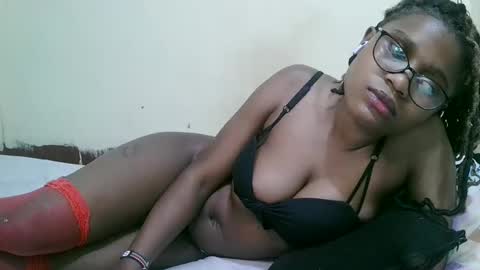 pretty_mellan online show from February 2025 10:04:01 PM