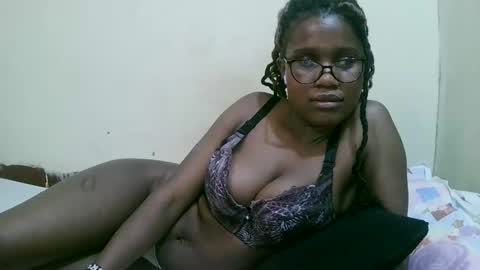 pretty_mellan online show from February 2025 02:15:02 PM