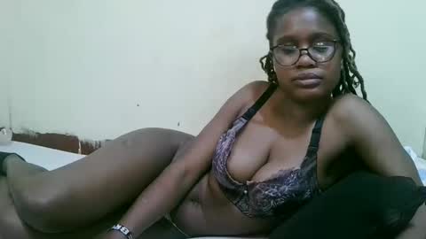 pretty_mellan online show from February 2025 05:32:02 PM