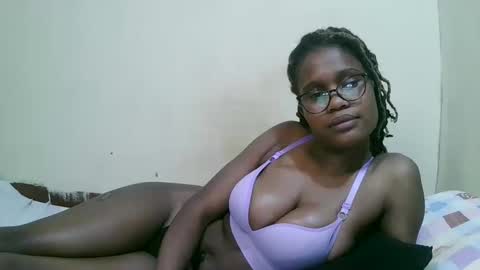 pretty_mellan online show from February 2025 06:28:01 AM