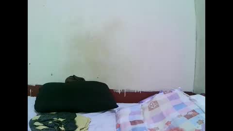 pretty_mellan online show from March 2025 12:26:02 AM
