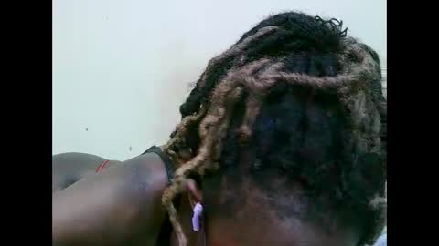 pretty_mellan online show from March 2025 12:12:01 PM