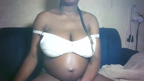 pretty_milan online show from March 2026 08:25:01 PM