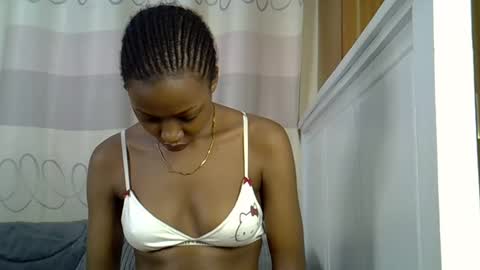 pretty_petite24 online show from January 2025 01:47:01 PM