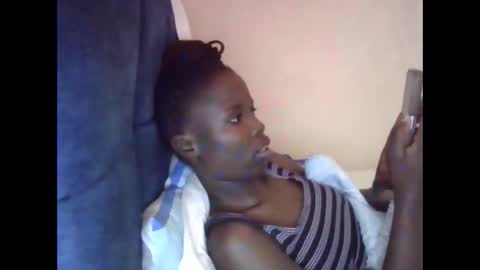 Snapshot of pretty_petite_ebony chatting on April 2026 02:33:01 PM pretty_petite_ebony online show from April 2026 02:33:01 PM