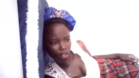 Snapshot of pretty_petite_ebony chatting on May 2026 04:29:02 AM pretty_petite_ebony online show from May 2026 04:29:02 AM