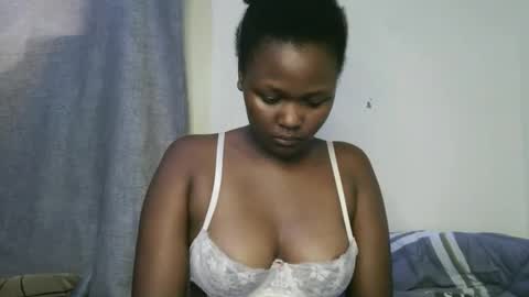 pretty_shanz online show from October 2025 10:38:01 AM