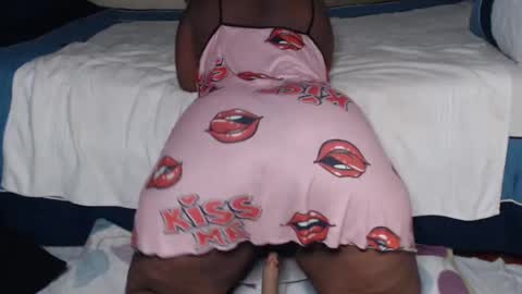 Snapshot of prettyblack25 chatting on July 2026 09:33:02 PM Cindy online show from July 2026 09:33:02 PM
