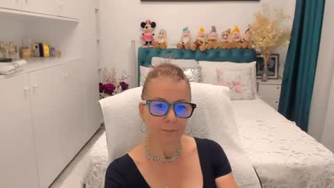 Snapshot of prettyblackeyes chatting on June 2026 06:00:01 AM wilma online show from June 2026 06:00:01 AM