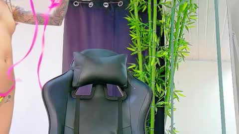 Enzo  Denis online show from November 2025 04:42:01 PM