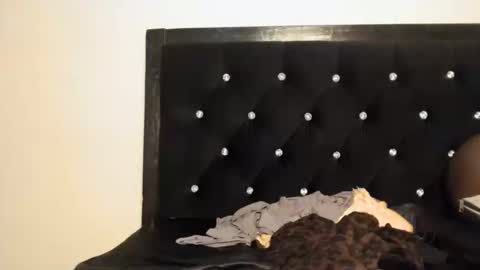 Vee online show from November 2025 06:49:01 AM