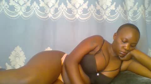Snapshot of prettydarkskin002 chatting on April 2026 08:17:01 AM SHANIA online show from April 2026 08:17:01 AM
