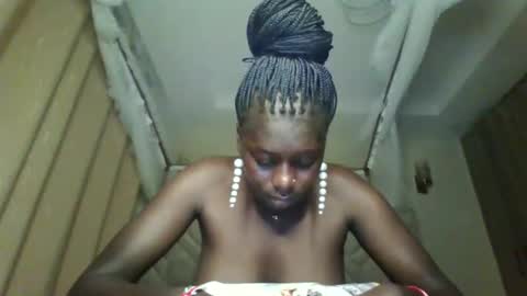 Snapshot of prettydulce chatting on February 2026 01:33:01 AM prettydulce online show from February 2026 01:33:01 AM