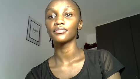 Snapshot of prettygee21 chatting on April 2026 11:38:01 AM Pretty darkskin doll online show from April 2026 11:38:01 AM