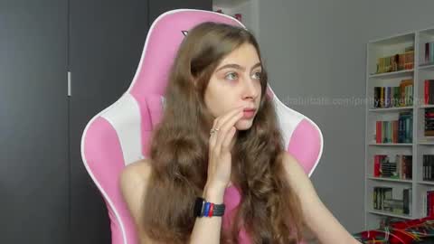 Sophie  next stream will be at Monday  i will wait you guys  online show from October 2025 06:22:02 AM
