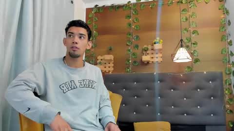 prince_arthur77 online show from January 2025 12:40:02 PM