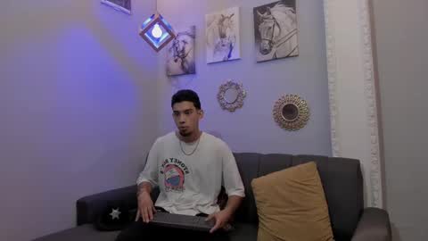 prince_arthur77 online show from February 2025 12:45:02 PM