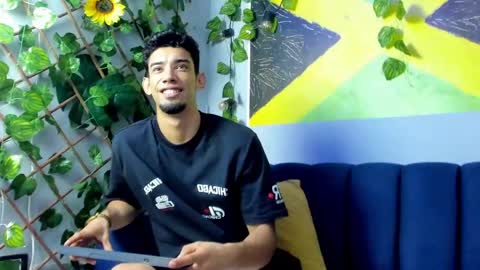 prince_arthur77 online show from October 2025 01:33:02 PM