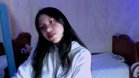  Elia  online show from December 2025 08:16:02 PM