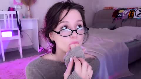 Kristina online show from September 2025 08:25:01 AM