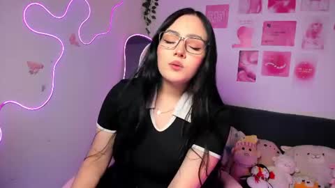 Snapshot of princess_saris chatting on June 2026 06:20:02 PM online show from June 2026 06:20:02 PM