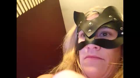 Snapshot of princesspeach_007 chatting on January 2026 04:04:01 AM Pretty Kitty online show from January 2026 04:04:01 AM