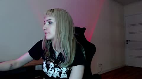 18 y.o online show from February 2025 01:00:01 AM