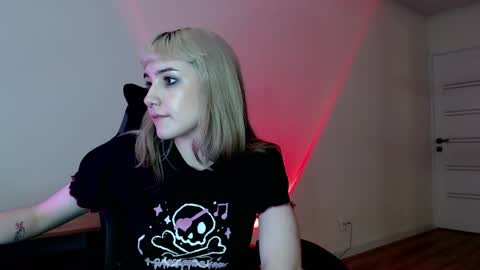 18 y.o online show from March 2025 06:01:02 PM