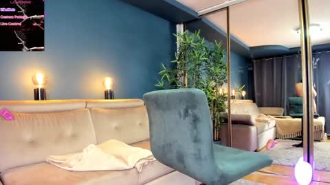 Raven  but you can call me sweetie or honey too  online show from January 2025 12:42:01 AM