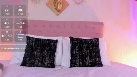 Pretty Moon online show from October 2025 12:19:01 PM