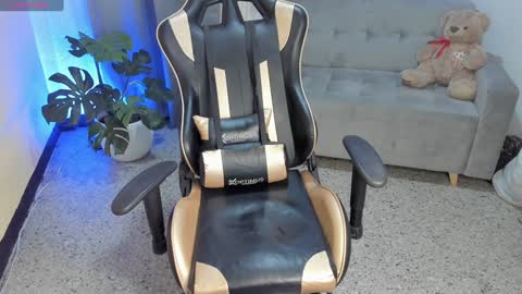    INDEPENDENT MODEL online show from January 2025 07:25:01 AM