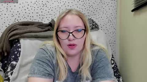 Snapshot of puffybun chatting on March 2026 08:55:01 PM puffybun online show from March 2026 08:55:01 PM