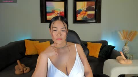 Pui Yee  online show from September 2025 09:50:01 PM
