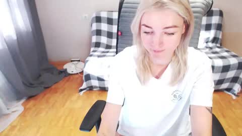 Polly online show from September 2025 04:46:02 AM