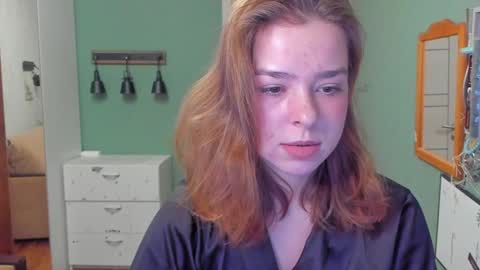 Snapshot of puoli chatting on December 2024 02:33:01 PM Polly online show from December 2024 02:33:01 PM