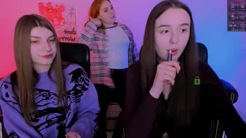 Snapshot of pure_radiance chatting on February 2026 10:19:02 AM Ask me3 online show from February 2026 10:19:02 AM