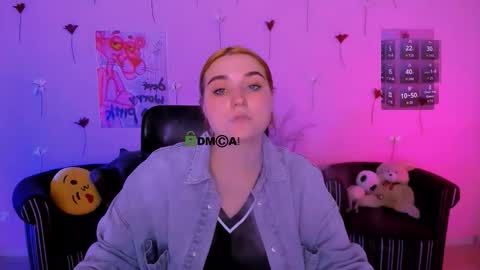 Snapshot of pure_radiance chatting on February 2026 09:52:02 AM Ask me3 online show from February 2026 09:52:02 AM