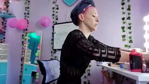 Purple2StayThnxxx online show from October 2025 03:25:01 PM