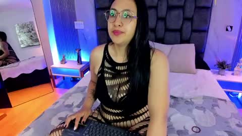 Snapshot of purpleheart_fg chatting on May 2026 03:23:02 AM Karol online show from May 2026 03:23:02 AM