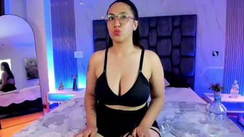 Snapshot of purpleheart_fg chatting on May 2026 01:57:16 AM Karol online show from May 2026 01:57:16 AM